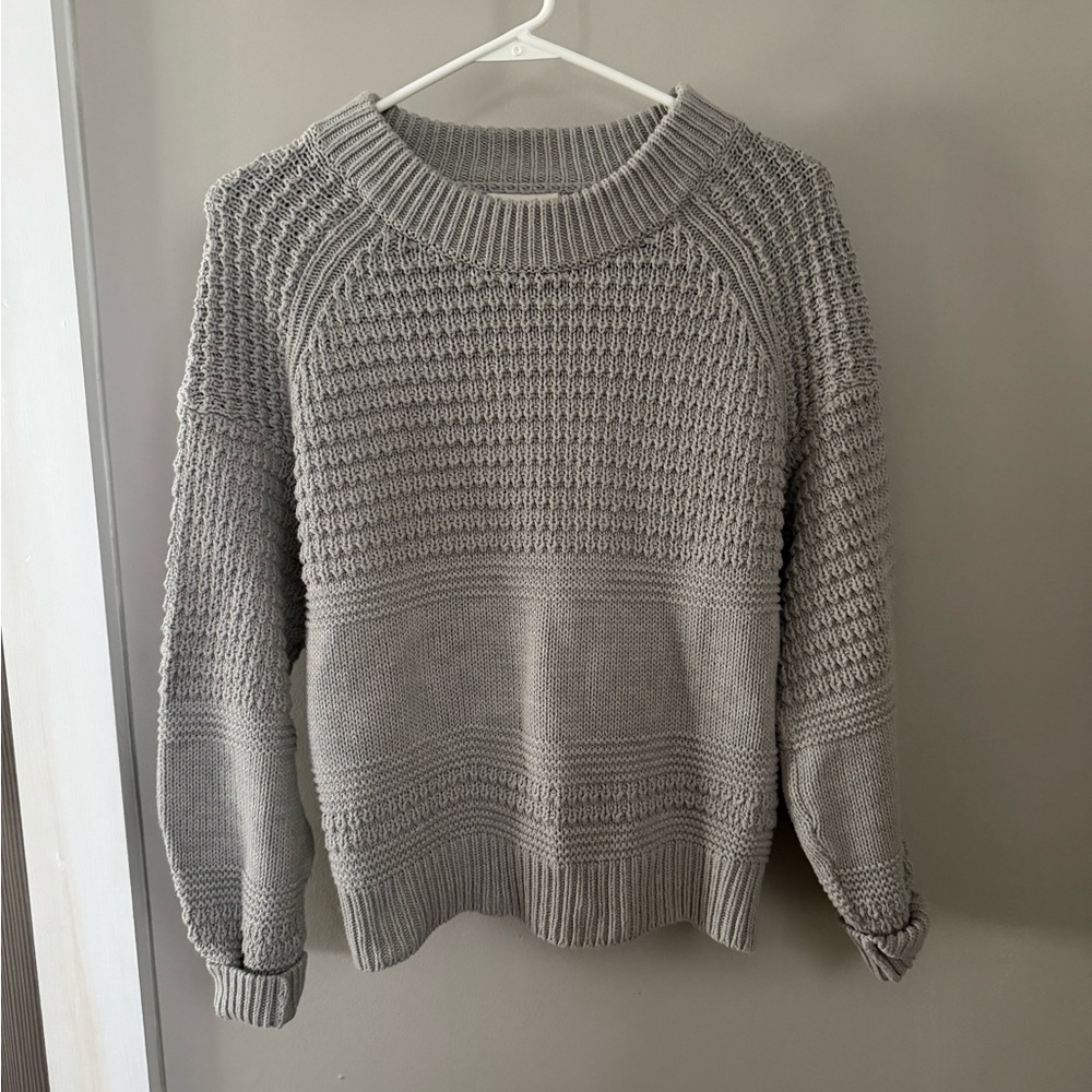Universal Thread Light Gray Women's Crewneck Sweater
